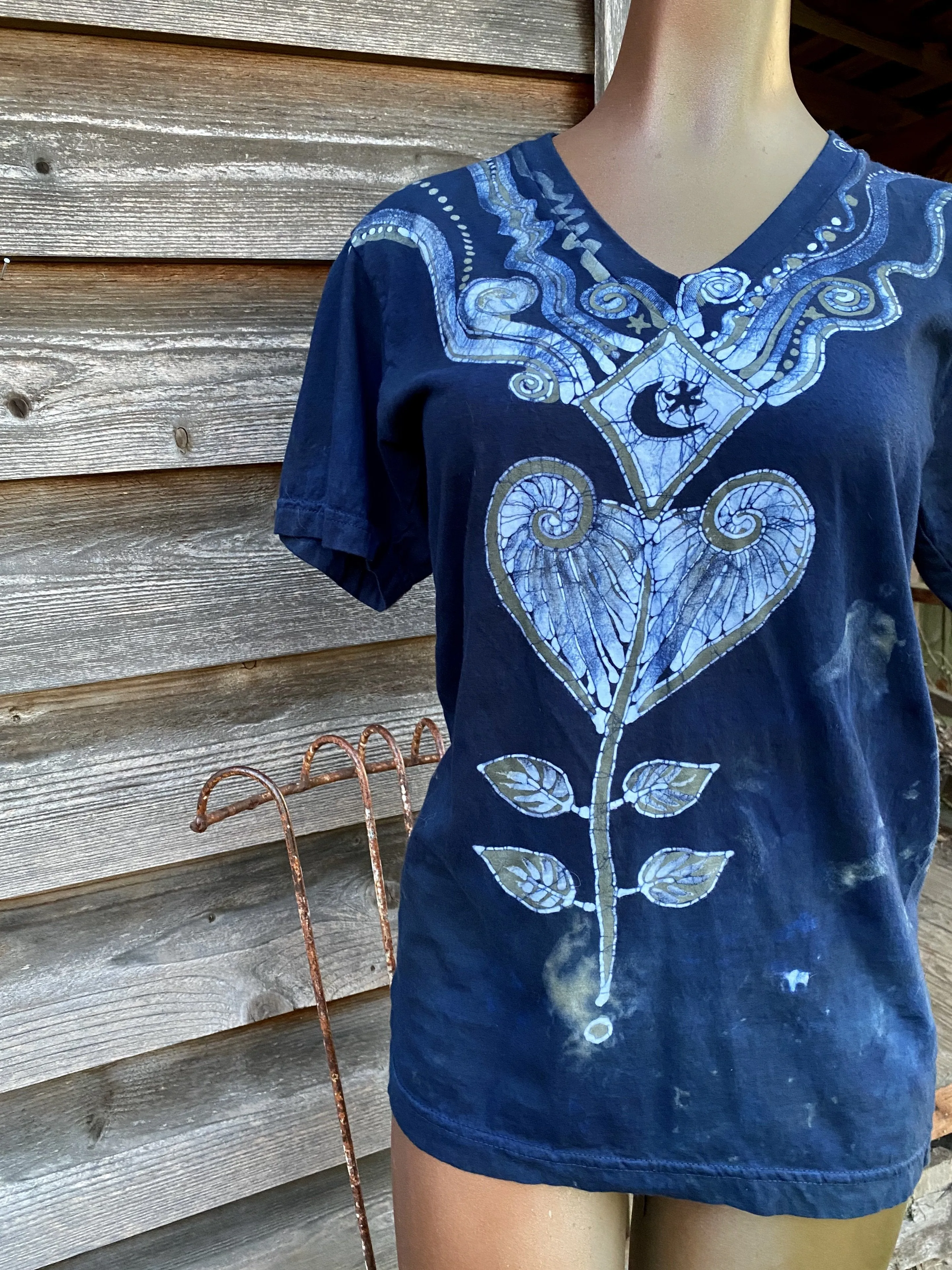 Kite Over Diamond Lake in Teal Batik Vneck Tee - Medium & Small ONLY