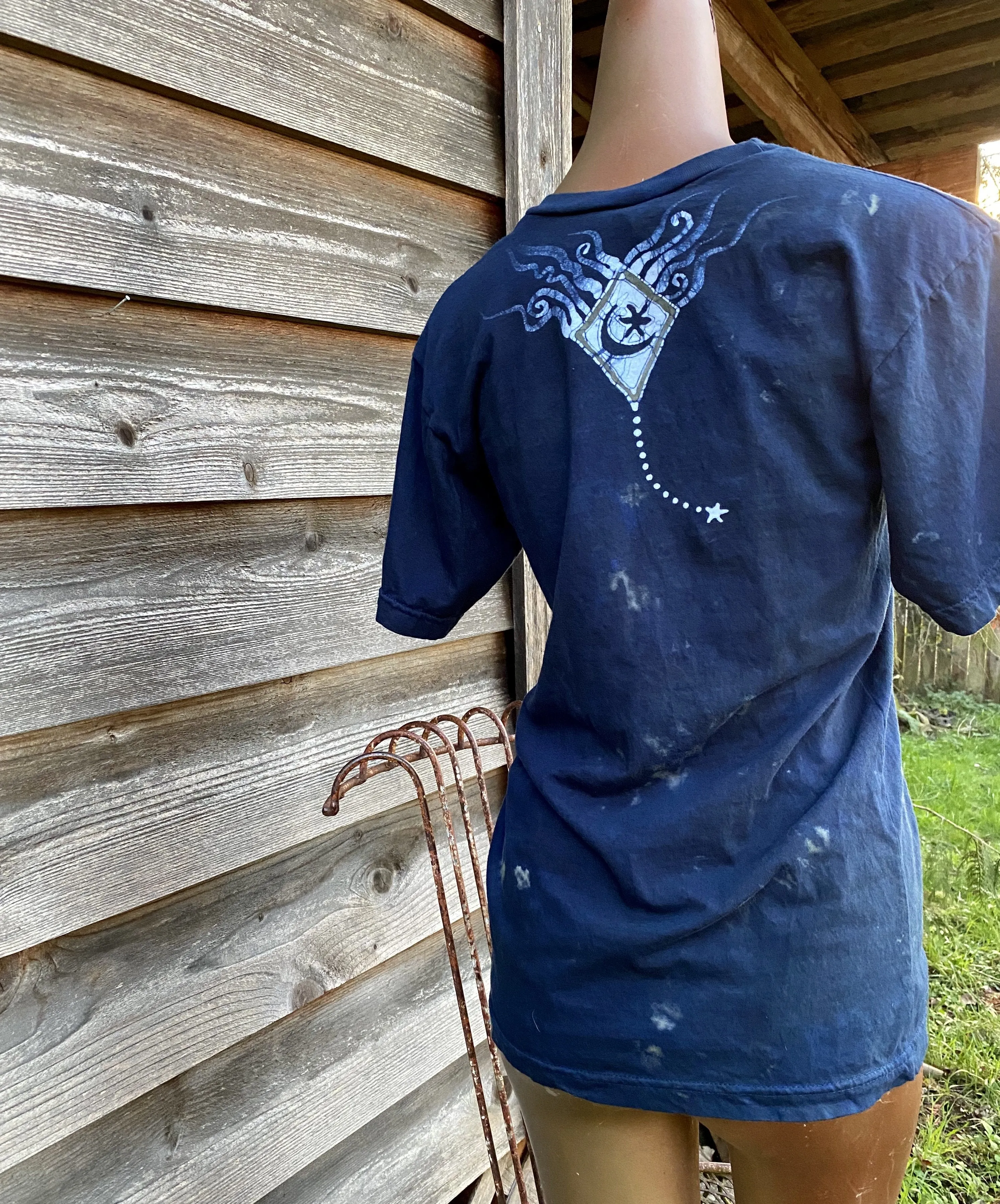 Kite Over Diamond Lake in Teal Batik Vneck Tee - Medium & Small ONLY