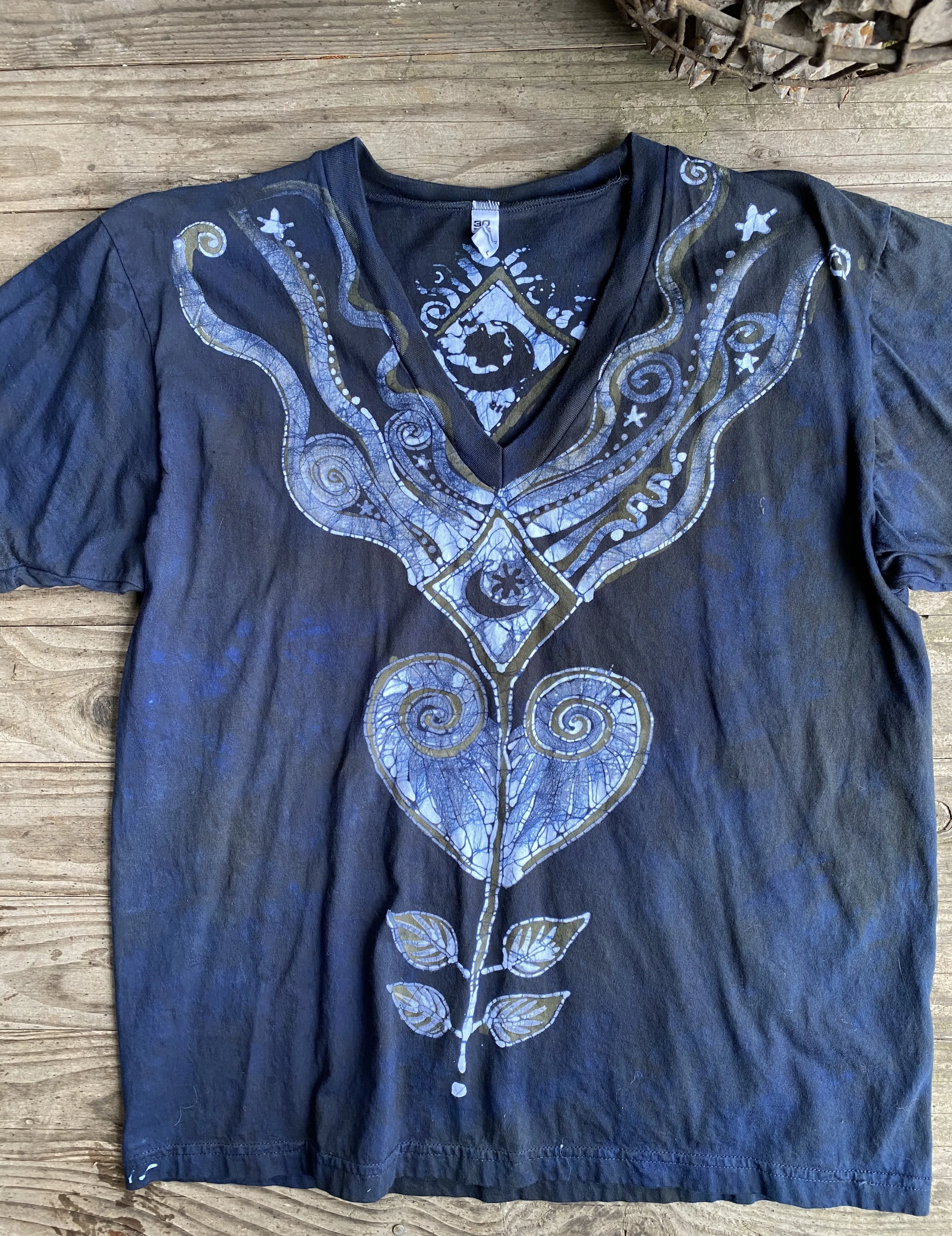 Kite Over Diamond Lake in Teal Batik Vneck Tee - Medium & Small ONLY